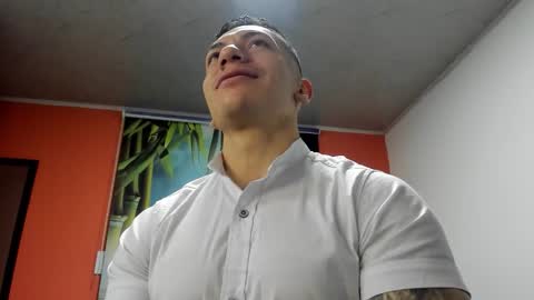 Snapshot of aquiles_51 chatting on December 2025 01:05:02 PM Jonathan online show from December 2025 01:05:02 PM