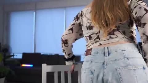 Snapshot of aracelieovaldi chatting on December 2025 05:15:02 AM Valentina online show from December 2025 05:15:02 AM