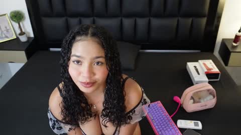 Snapshot of aradia_01 chatting on December 2024 08:29:01 PM online show from December 2024 08:29:01 PM