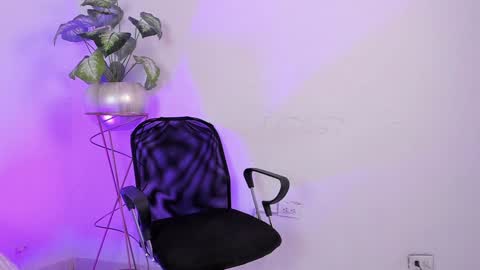 Snapshot of aradia_01 chatting on January 2025 06:03:01 AM online show from January 2025 06:03:01 AM