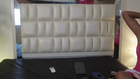 Snapshot of aradia_01 chatting on January 2025 03:09:01 AM online show from January 2025 03:09:01 AM