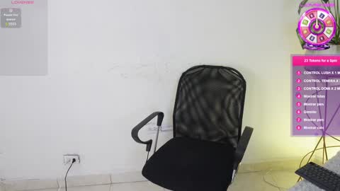 Snapshot of aradia_01 chatting on January 2025 05:30:01 AM online show from January 2025 05:30:01 AM