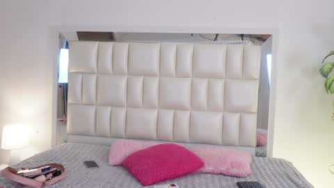 Snapshot of aradia_01 chatting on February 2025 04:36:02 AM online show from February 2025 04:36:02 AM