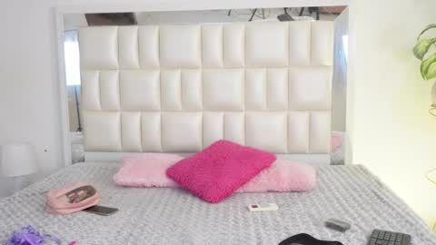 Snapshot of aradia_01 chatting on February 2025 05:26:02 AM online show from February 2025 05:26:02 AM