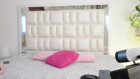 Snapshot of aradia_01 chatting on February 2025 05:13:02 AM online show from February 2025 05:13:02 AM