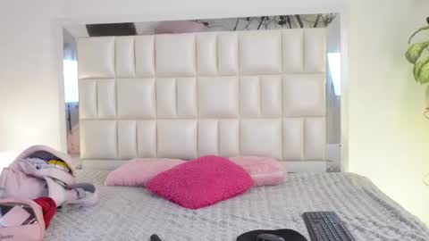 Snapshot of aradia_01 chatting on February 2025 04:50:01 AM online show from February 2025 04:50:01 AM