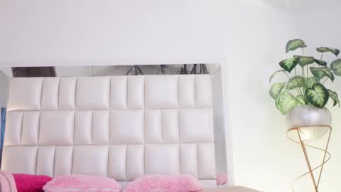 Snapshot of aradia_01 chatting on February 2025 08:04:01 AM online show from February 2025 08:04:01 AM