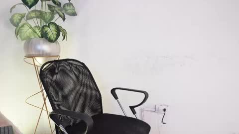 Snapshot of aradia_01 chatting on February 2025 07:44:02 AM online show from February 2025 07:44:02 AM