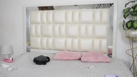 Snapshot of aradia_01 chatting on September 2025 05:40:01 AM online show from September 2025 05:40:01 AM