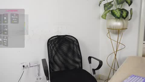 Snapshot of aradia_01 chatting on September 2025 05:08:01 AM online show from September 2025 05:08:01 AM