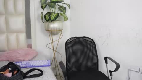 Snapshot of aradia_01 chatting on September 2025 05:11:01 AM online show from September 2025 05:11:01 AM