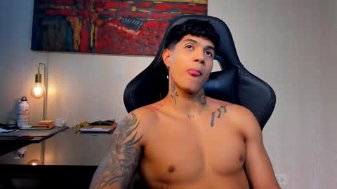 Snapshot of aress444 chatting on November 2025 12:44:01 AM aress444 online show from November 2025 12:44:01 AM