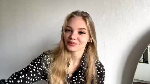 Amelia online show from November 2025 06:12:02 AM