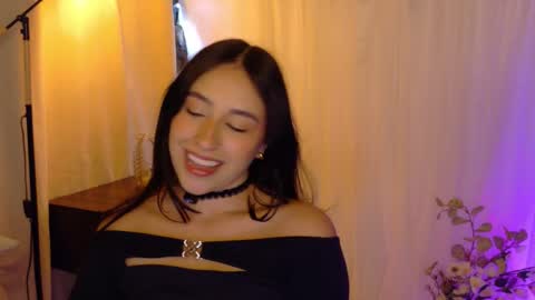 Snapshot of ari_bloom942994 chatting on November 2025 03:33:01 PM Ari online show from November 2025 03:33:01 PM