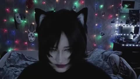 Ahri online show from November 2025 07:49:02 PM