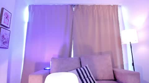 Snapshot of ari_es chatting on April 2026 02:04:01 PM Ari online show from April 2026 02:04:01 PM