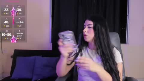 Snapshot of ari_peaches chatting on December 2025 06:28:01 AM Ari online show from December 2025 06:28:01 AM