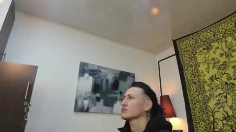 aria y orien  online show from October 2025 10:49:02 AM