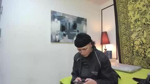 aria y orien  online show from November 2025 10:58:02 AM