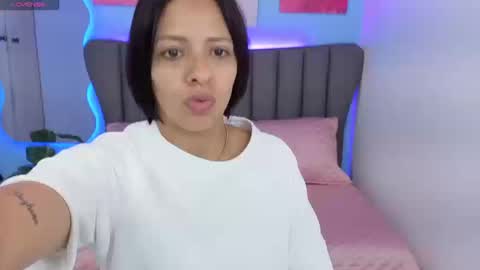 Snapshot of aria_russo chatting on November 2025 03:11:02 PM Aria online show from November 2025 03:11:02 PM