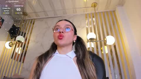 Snapshot of ariagh_ chatting on November 2025 07:34:02 PM aria online show from November 2025 07:34:02 PM