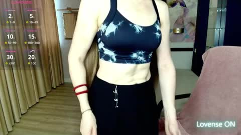 AriaGray online show from April 2026 12:17:02 PM