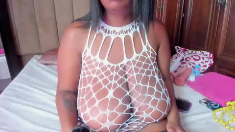 Snapshot of ariagreenn chatting on November 2025 01:39:02 PM Aria Green online show from November 2025 01:39:02 PM