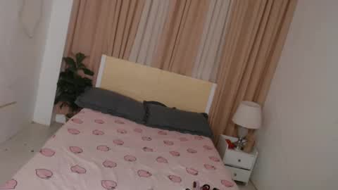 Snapshot of ariahooper chatting on February 2025 07:09:02 AM Christine JorgensenChristmas wish breasts implants online show from February 2025 07:09:02 AM