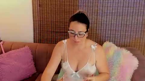 Ariana Cruz online show from June 2026 12:44:01 PM
