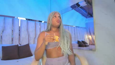 Snapshot of ariana_grande233 chatting on May 2026 11:37:01 AM ariana_grande233 online show from May 2026 11:37:01 AM
