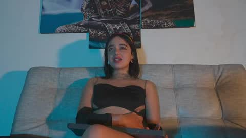 Snapshot of ariana_whitee chatting on May 2026 08:10:02 AM ariana_whitee online show from May 2026 08:10:02 AM