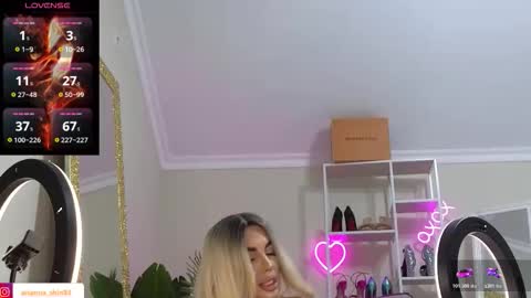 Snapshot of arianaari88 chatting on November 2025 08:19:02 PM Ariana online show from November 2025 08:19:02 PM