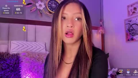 Snapshot of arianagolden_ chatting on November 2025 04:49:01 PM Ariana online show from November 2025 04:49:01 PM