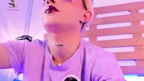 Ari  online show from October 2025 01:34:02 PM