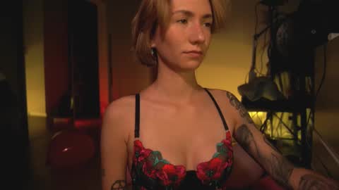 Olivka online show from February 2025 05:19:02 AM