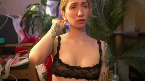 Olivka online show from April 2026 01:37:02 PM