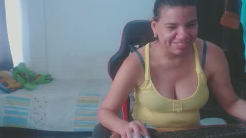 ariannaloovel online show from April 2026 04:25:01 PM