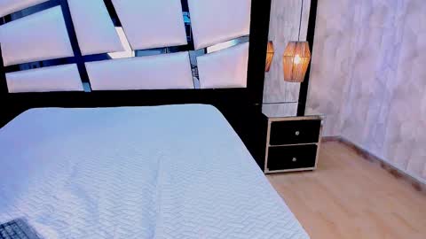 ariannarussell1 online show from October 2025 06:21:01 PM