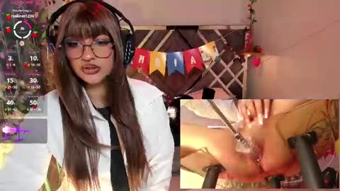 Snapshot of arianova_ chatting on June 2026 01:09:02 PM Aria online show from June 2026 01:09:02 PM