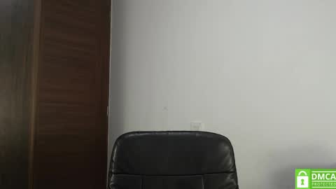 Snapshot of aribunnie chatting on June 2026 06:03:02 AM Ari Bunnie online show from June 2026 06:03:02 AM