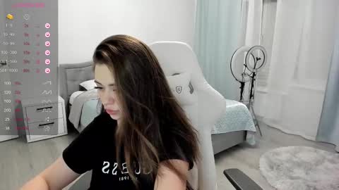 Ariel online show from February 2025 04:37:02 PM