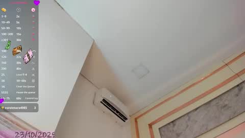 Snapshot of ariel_versace chatting on October 2025 01:54:02 PM ARIEL online show from October 2025 01:54:02 PM