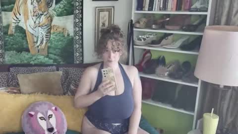 Arielle Ari online show from November 2025 05:57:01 PM