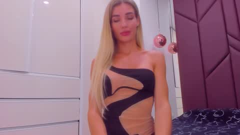 Snapshot of ariellablonde chatting on September 2025 09:04:02 PM AriellaBlonde online show from September 2025 09:04:02 PM