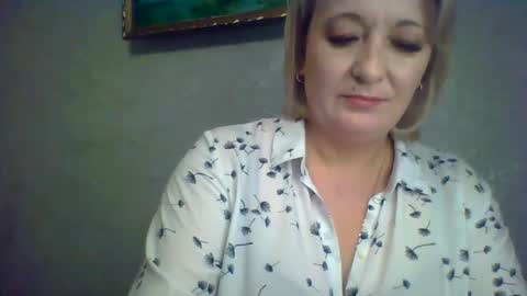 Snapshot of arielxloveresss chatting on November 2025 06:12:02 AM ArielXLoveresss online show from November 2025 06:12:02 AM