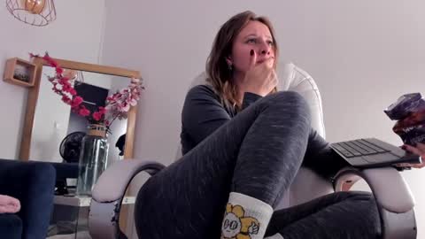 Ari  online show from January 2025 10:51:02 PM