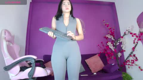 Ari online show from November 2025 03:23:01 PM