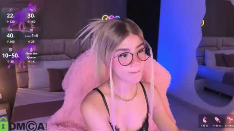 Snapshot of arinextdoor chatting on October 2025 11:15:02 PM Ari online show from October 2025 11:15:02 PM