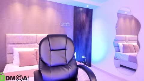 Snapshot of arinextdoor chatting on October 2025 12:51:02 AM Ari online show from October 2025 12:51:02 AM