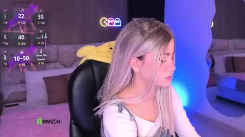 Snapshot of arinextdoor chatting on October 2025 11:05:02 PM Ari online show from October 2025 11:05:02 PM